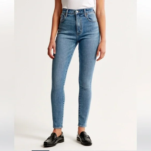 NWT - Abercrombie - Women's High Rise Skinny Jean in
Medium Wash - Size 32XL - Picture 2 of 12